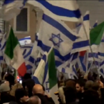 Roma, in piazza del Popolo in migliaia contro l’antisemitismo