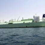 Egitto, nave si incastra in Canale Suez: problemi al traffico