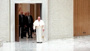 Vaticano, Papa: “Sto meglio ma mi affatico se parlo troppo”