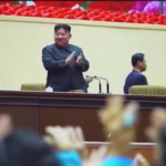 Corea del Nord, Kim si commuove a evento per madri