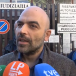 Processo Saviano, lo scrittore: “Salvini scappa, ma la sua intimidazione non è riuscita”