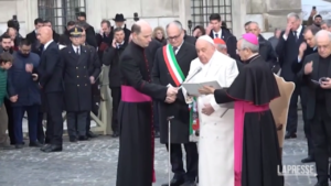 Papa Francesco in piazza di Spagna a Roma per la preghiera dell’Immacolata