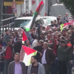 Cisgiordania, a Ramallah in migliaia manifestano in solidarietà del popolo palestinese