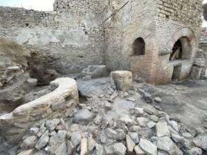 Pompei, da scavi emerge il panificio-prigione