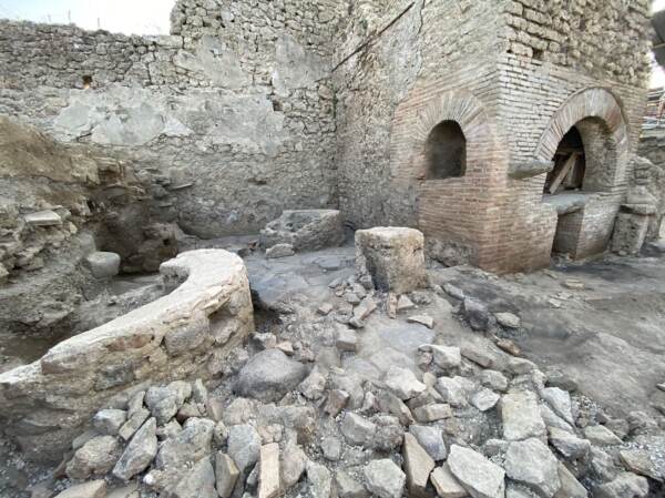 Pompei, da scavi emerge il panificio-prigione