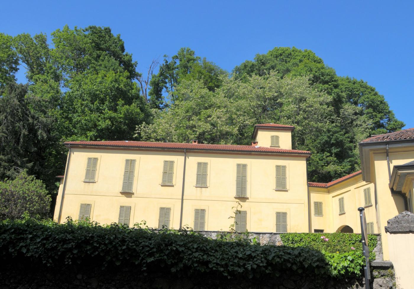 Berlusconi, i figli mettono in vendita alcune proprietà: non Arcore