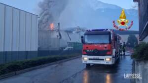 Lecco, nuovo incendio in una ditta che tratta rifiuti speciali