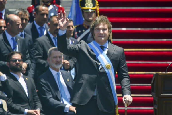 Argentina, Milei giura da presidente: “Inizia una nuova era”