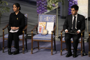Iran, Nobel per la Pace consegnato ai figli di Narges Mohammadi a Oslo