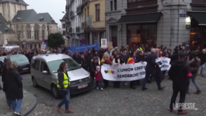 Belgio, a Bruxelles in migliaia in marcia contro l’antisemitismo