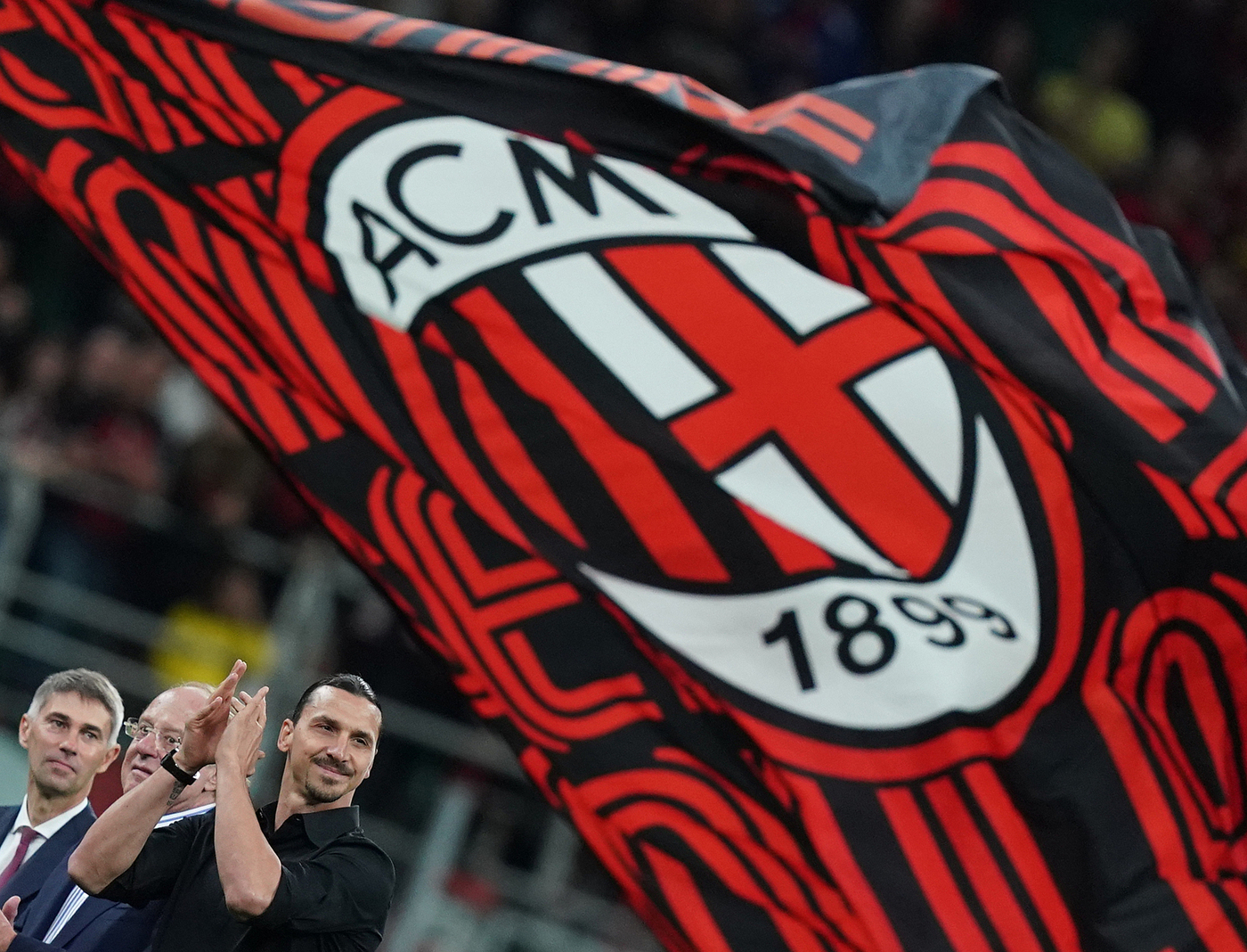 Ibrahimovic torna al Milan, la storia d’amore con i rossoneri inizia nel 2010 Ibrahimovic torna al Milan, la storia d’amore con i rossoneri inizia nel 2010