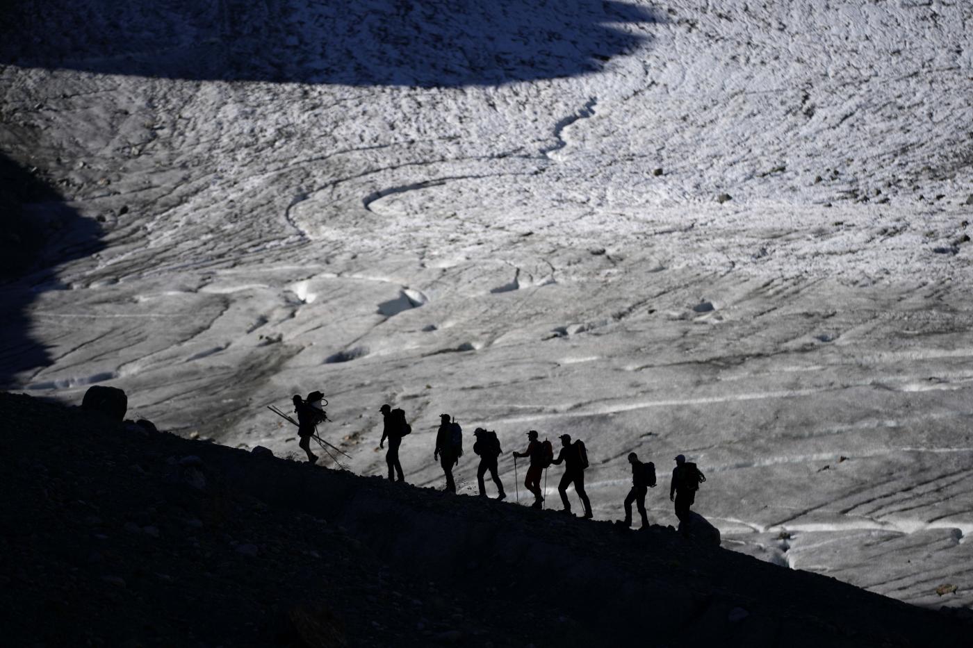 Montagna, dal caldo record ai 144 eventi meteo estremi: ghiacciai sotto scacco della crisi climatica