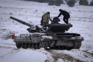 Soldati ucraini durante l\'addestramento militare in Ucraina