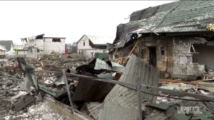 Ucraina, la Russia lancia otto missili su Kiev: le case distrutte