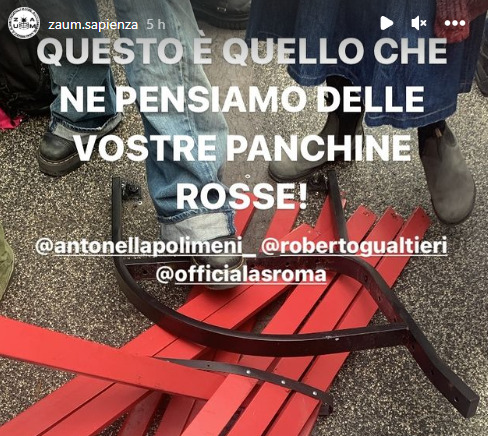 Roma, distrutta alla Sapienza la panchina rossa contro la “Violenza sulle donne”