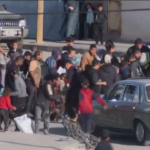 Gaza, assalto dei civili ai camion di aiuti