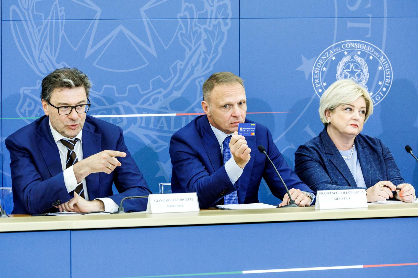 Social card ‘Dedicata a te’, Lollobrigida: “Prorogata attivazione e fondo aumentato”