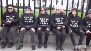 Usa, manifestanti ebrei protestano contro la guerra davanti alla Casa Bianca