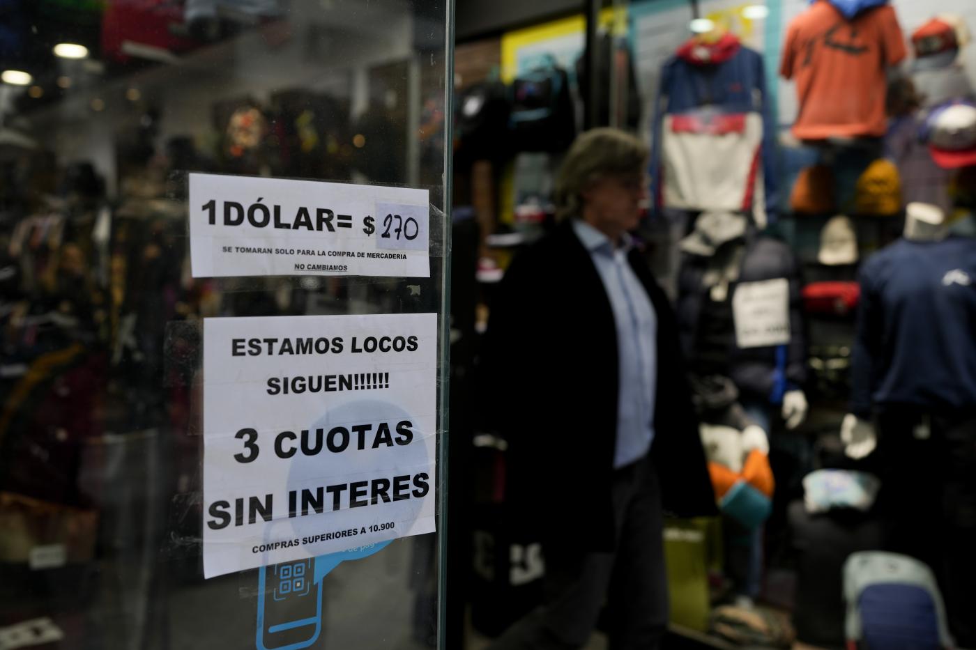Argentina, governo Milei annuncia svalutazione peso del 50% Argentina, governo Milei annuncia svalutazione peso del 50%