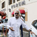 Beppe Grillo ancora ricoverato in ospedale: dimissioni venerdì o sabato