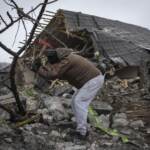 Ucraina, attacco missilistico su Kiev nella notte: 45 feriti