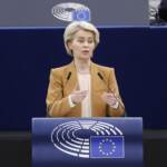 Migranti, von der Leyen: “Decidiamo noi chi entra in Ue, non trafficanti”