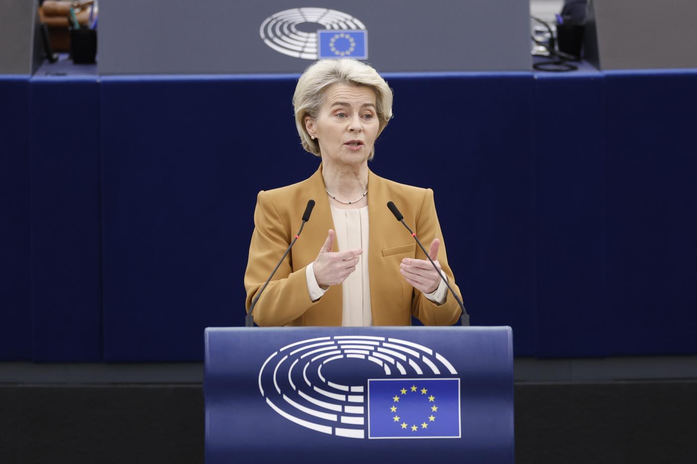 Migranti, von der Leyen: “Decidiamo noi chi entra in Ue, non trafficanti”