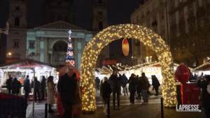 Budapest, mercatini di Natale invasi dai visitatori