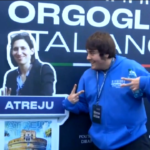 Atreju, spunta il finto punto stampa con il cartonato di Schlein
