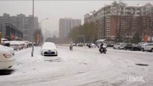 Cina, tempesta di neve a Pechino: scuole chiuse e voli cancellati