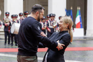 Zelensky a Meloni: “Grato a Italia per aver difeso libertà”