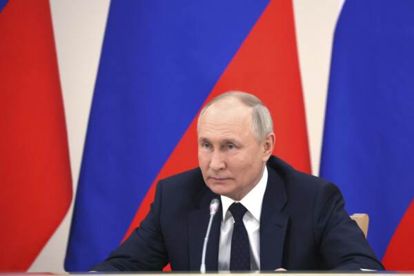 Ucraina, Putin: “Presto le armi a Kiev finiranno”