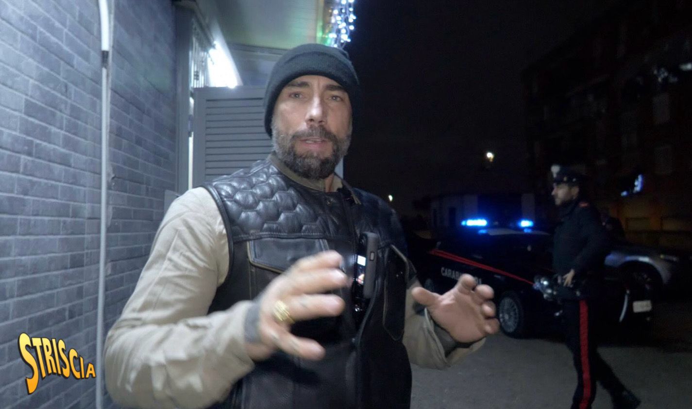 Napoli, Brumotti aggredito a Ponticelli: stasera a ‘Striscia’ il servizio