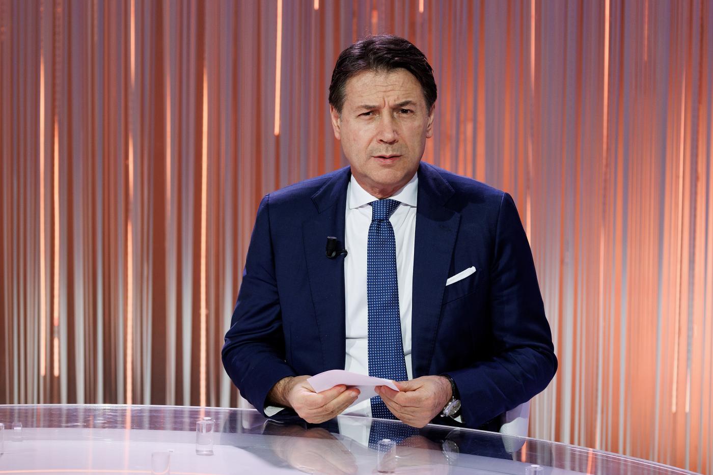 Mes, Conte: “Merkel mi spingeva a prenderlo, io le ho detto ‘mai'”