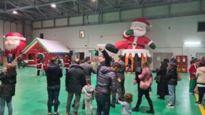 Pescara, Babbo Natale in elicottero all’hangar della Guardia di Finanza