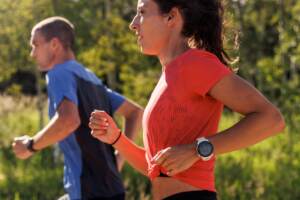 Running, Coros Pace 3 e Hr monitor: sportwatch con nuove funzioni e fascia cardio al braccio