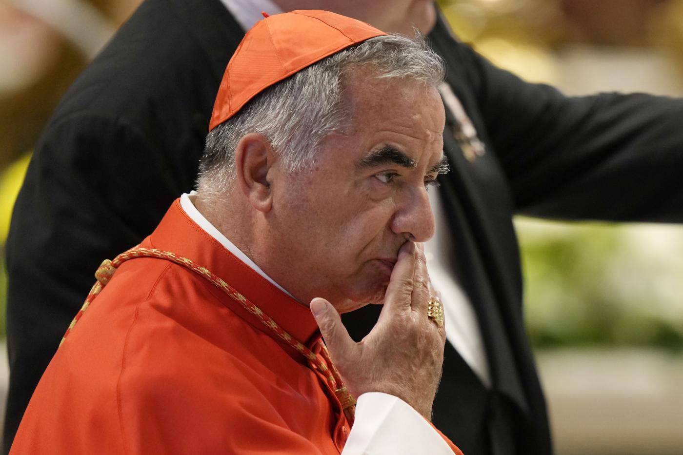 Processo in Vaticano, il cardinal Becciu condannato a 5 anni e mezzo