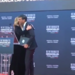 Atreju, Meloni su palco da ‘presentatore’ accoglie Sunak