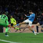 Serie A, Osimhen e Kvara piegano il Cagliari: il Napoli vola al quarto posto