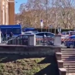 Atreju, l’arrivo di Elon Musk a bordo di una Tesla