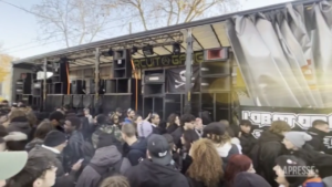 Milano, in centinaia sfilano a ritmo di musica per la Street Parade 2023