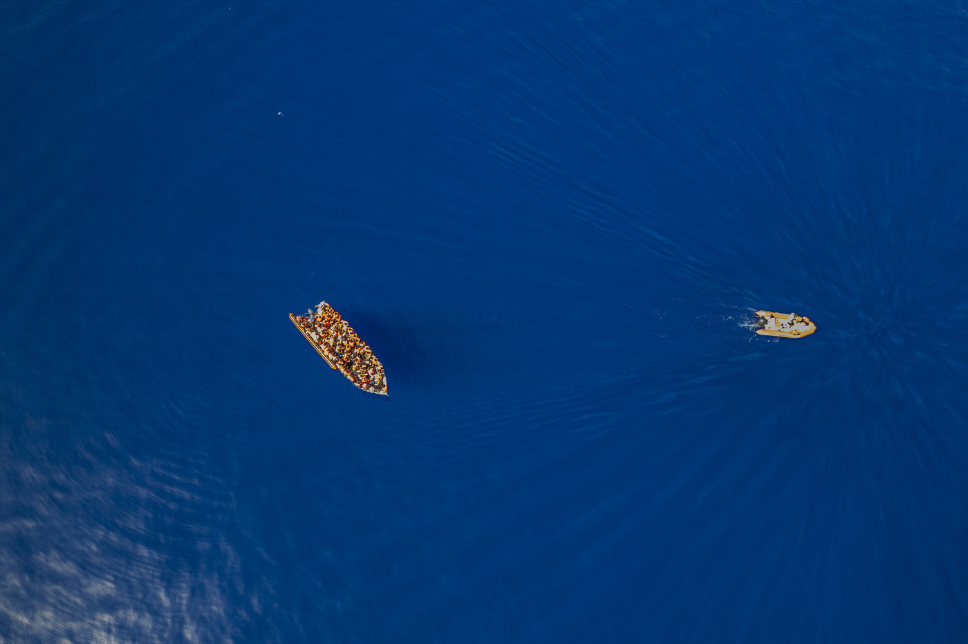 Migranti, naufragio a largo di Lampedusa: almeno 20 morti Migranti, naufragio a largo di Lampedusa: almeno 20 morti