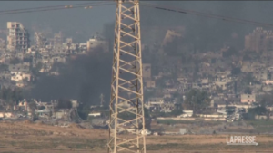 Raid israeliani su Gaza, esplosioni e fumo nel nord della Striscia