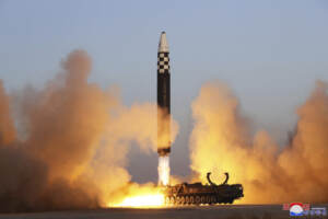 Nord Corea, rilevato lancio di missile balistico verso mar Giappone