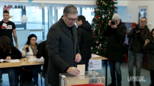 Elezioni Serbia, il presidente Vucic vota a Belgrado