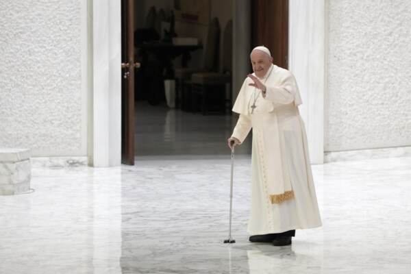 Papa Francesco saluta i partecipanti alla Nativita\'