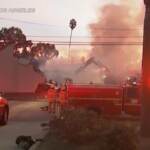 Los Angeles, chiesa divorata dalle fiamme