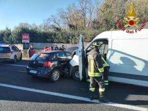 Roma, scontro tra sei veicoli sul Gra: un morto