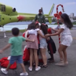 Rio de Janeiro, Babbo Natale in elicottero per i bambini trapiantati