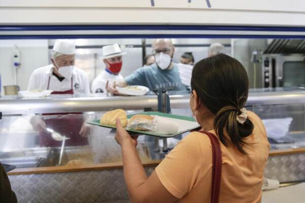 Associazione tartufai italiani dona un primo con i tagliolini al tartufo benedetto da Papa Francesco alle mense Caritas